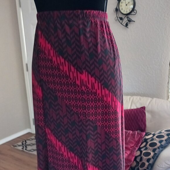 Red print midi skirt, 1X - Picture 1 of 3